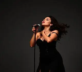 Morgana Camila apresenta seu solo