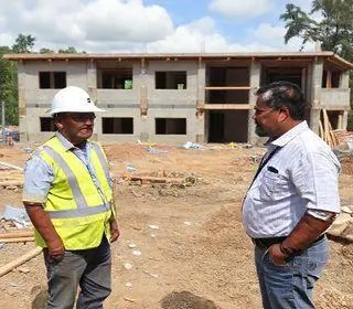 Prefeito Átila Câmara visita obras do COPAC em Maranguape
